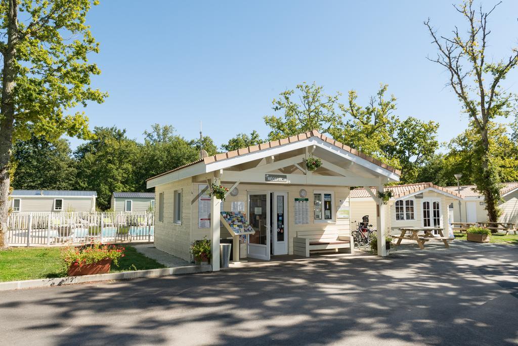 Camping Les Chevrefeuilles Royan Ngoại thất bức ảnh